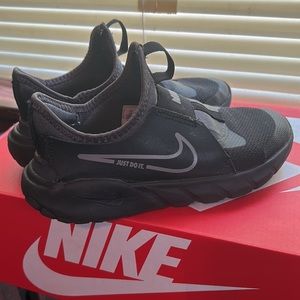 Nike Flex 2 Size 3Y Black/Black